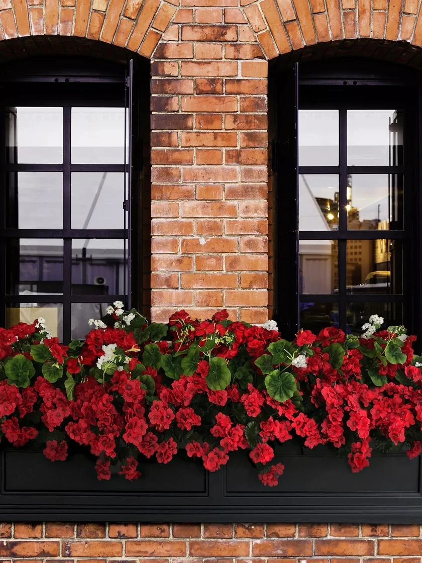 Fairfield Self-Watering Window Box, 5’ - Image 4